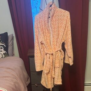 Elegant Pink Patterned Women's Robe